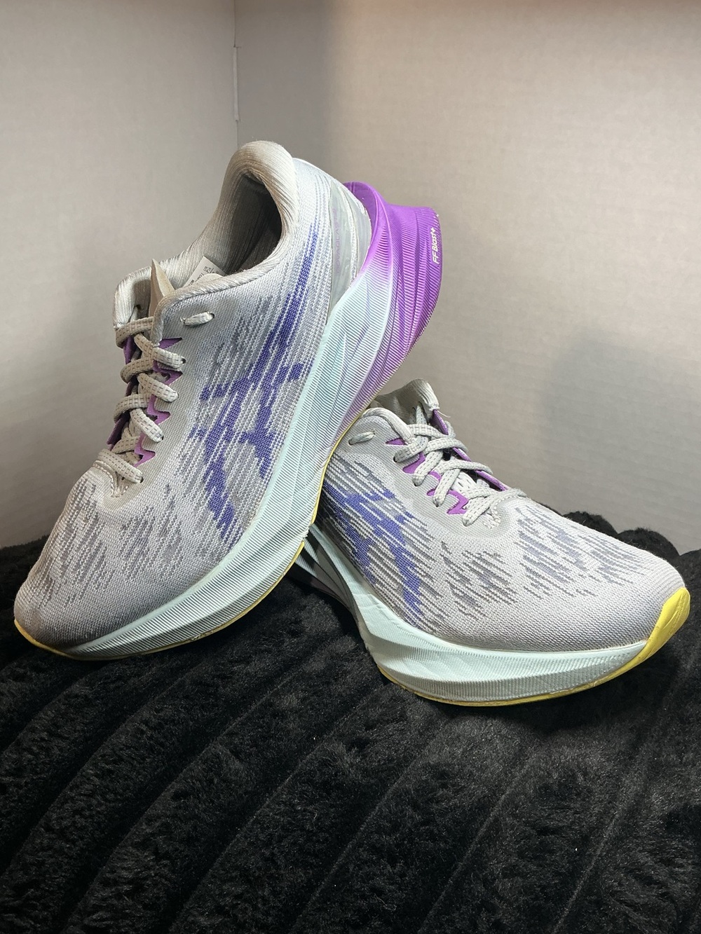 ASICS Novablast 3 Women’s Running Shoes Size 7.5 Piedmont Grey Violet 1012B288